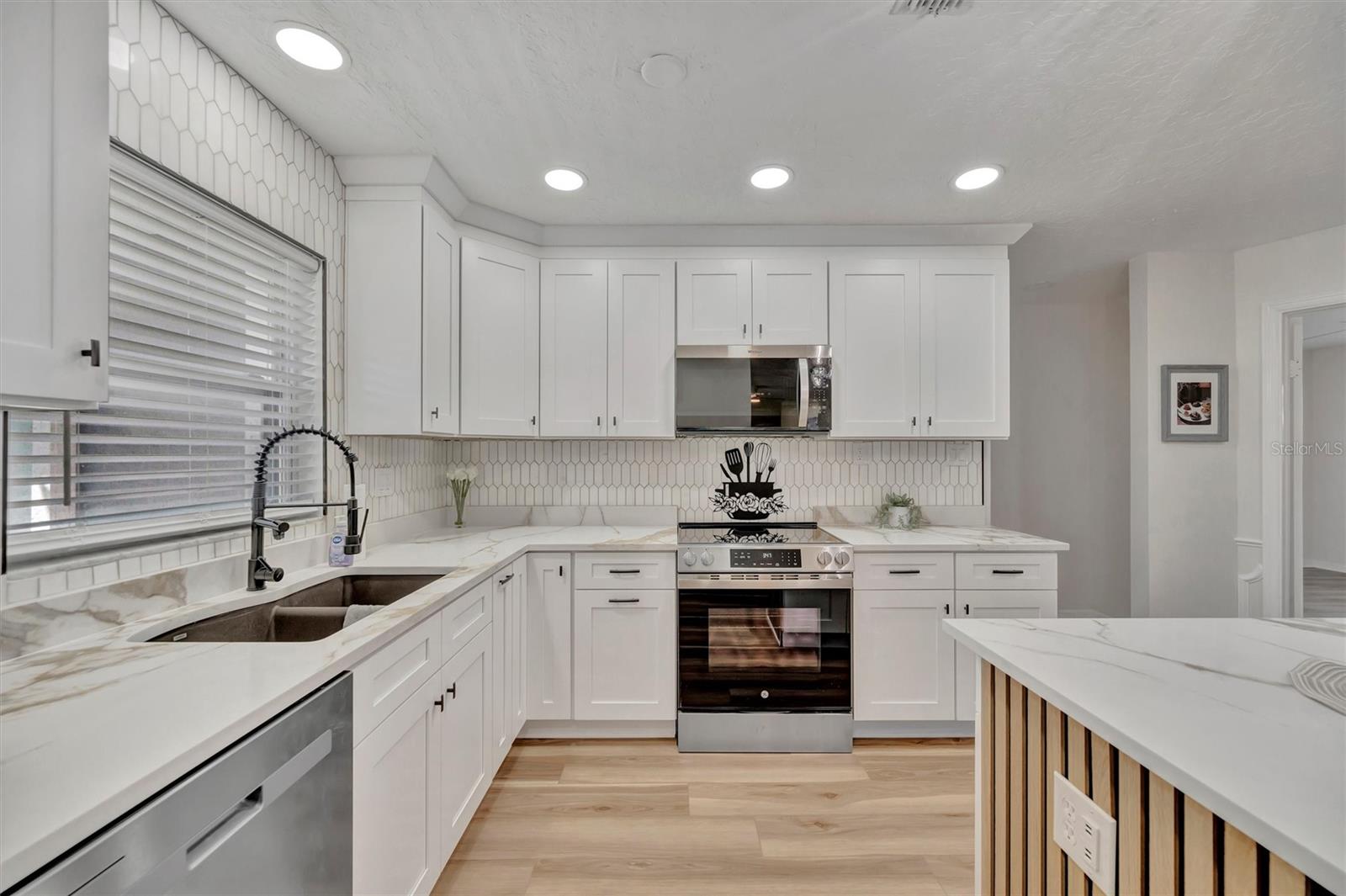 Image 16 of 59 For 6209 Flamingo Drive