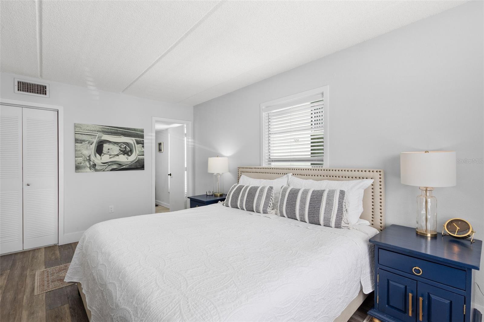 Image 20 of 42 For 464 Paula Drive 207