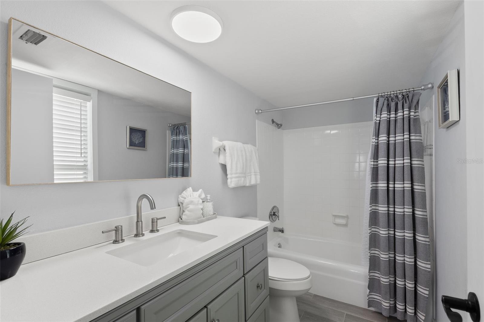 Image 23 of 42 For 464 Paula Drive 207