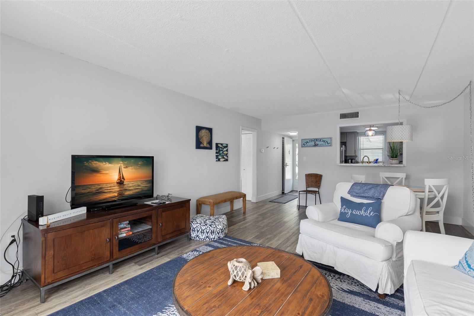 Image 8 of 42 For 464 Paula Drive 207