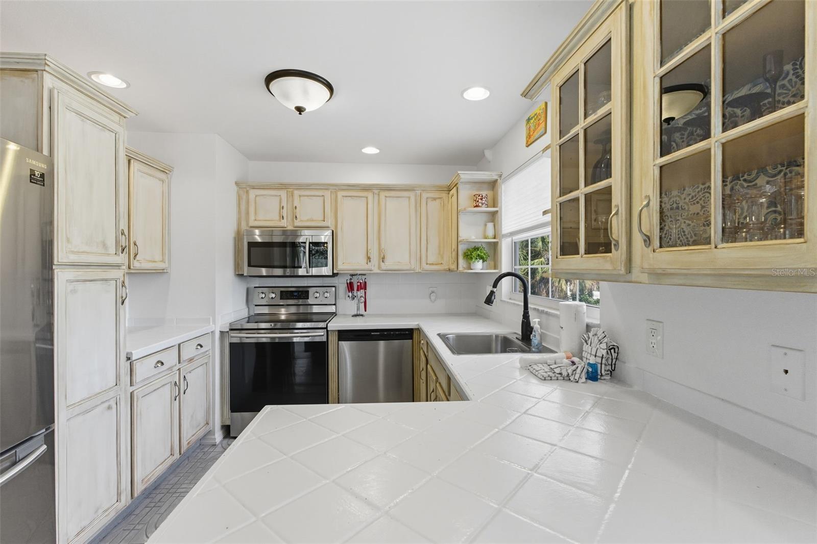 Image 15 of 76 For 206 14th Avenue