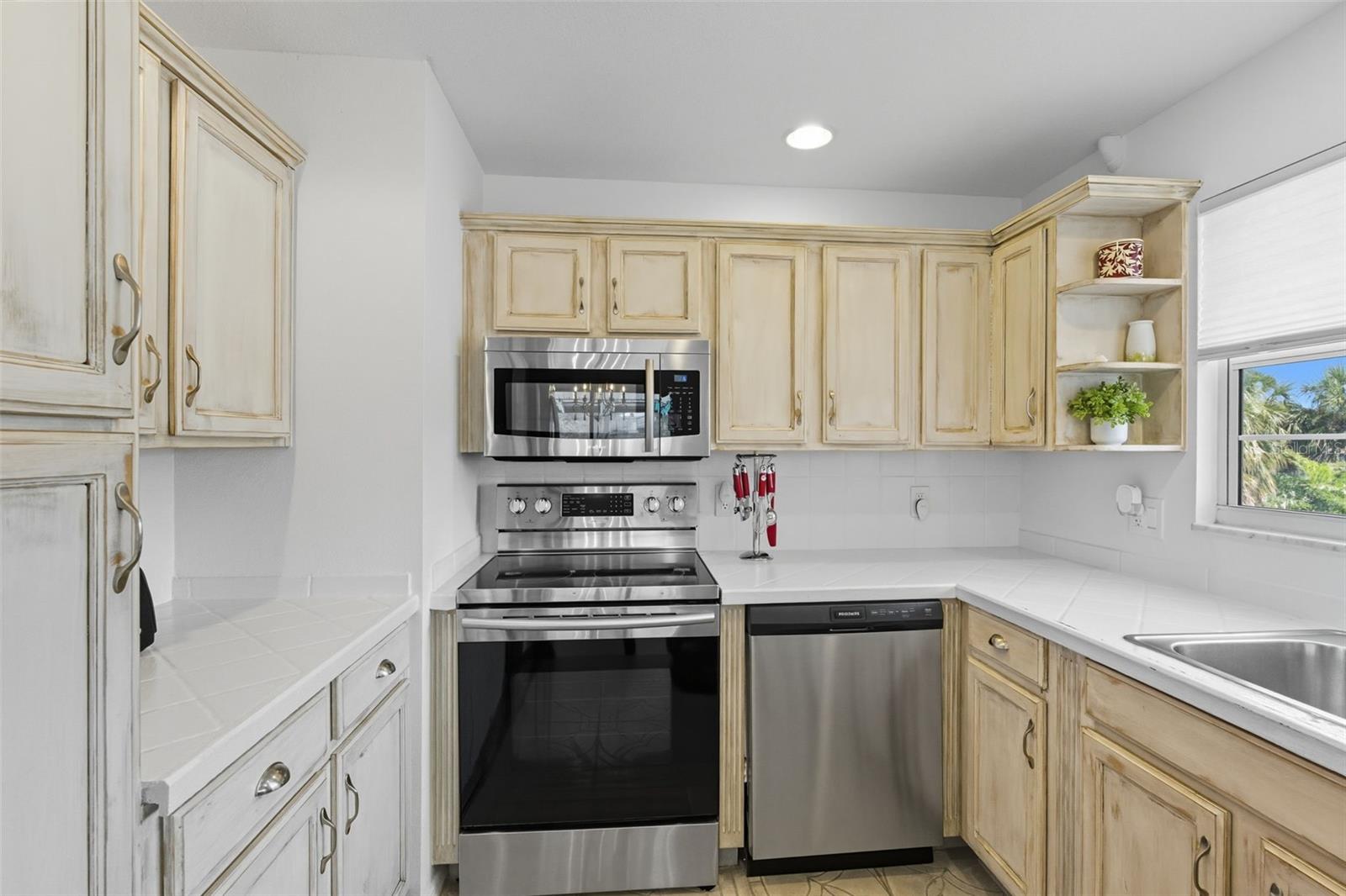 Image 16 of 76 For 206 14th Avenue