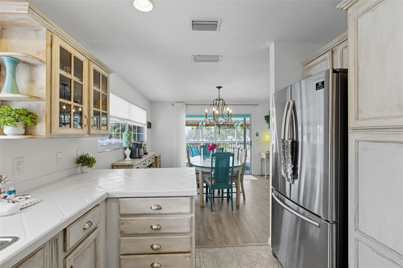 Image 19 of 76 For 206 14th Avenue