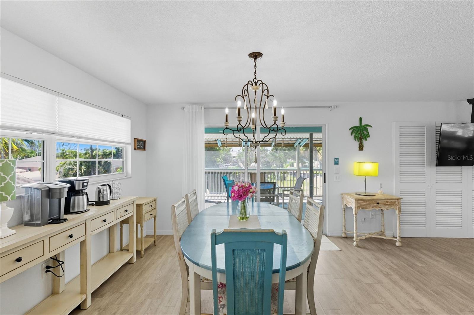 Image 20 of 76 For 206 14th Avenue