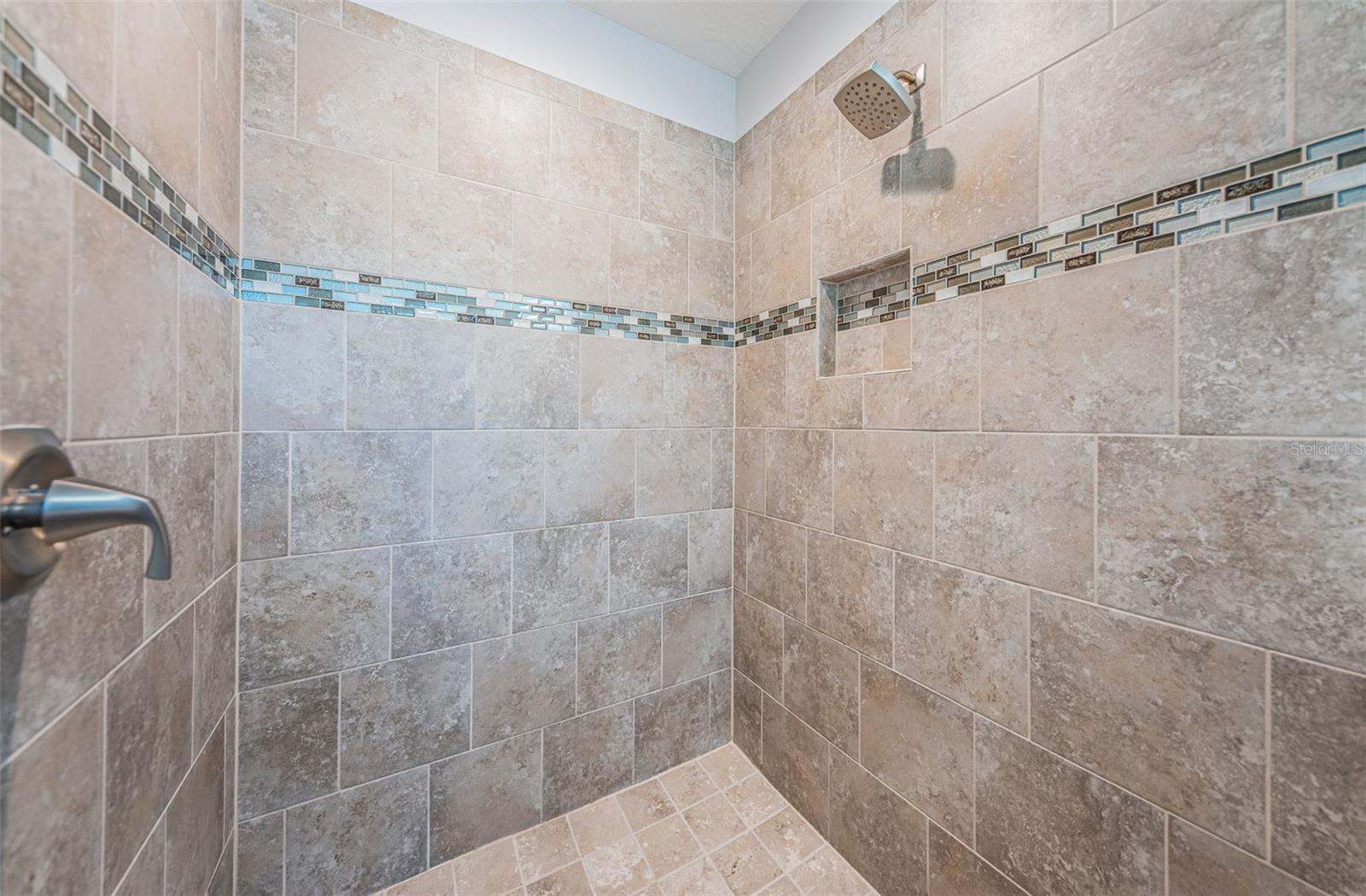 Image 13 of 41 For 575 53rd Avenue N