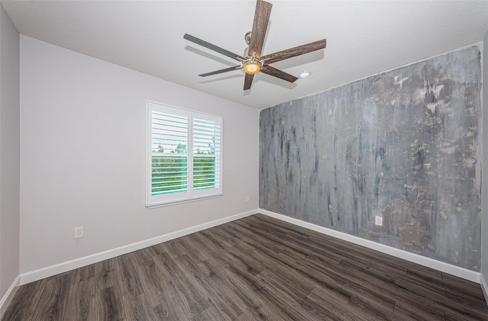 Image 15 of 41 For 575 53rd Avenue N