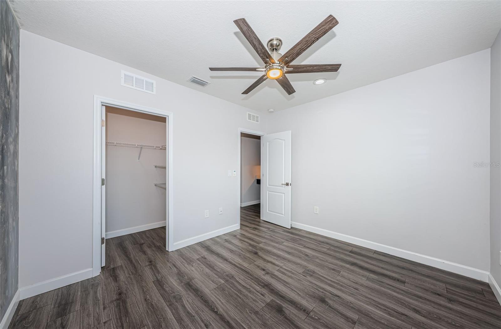 Image 16 of 41 For 575 53rd Avenue N