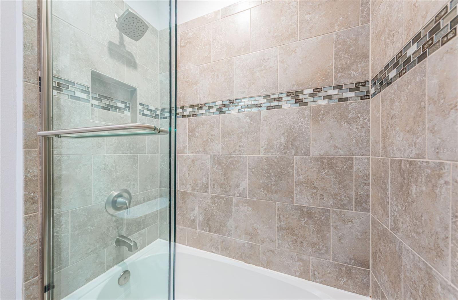 Image 18 of 41 For 575 53rd Avenue N