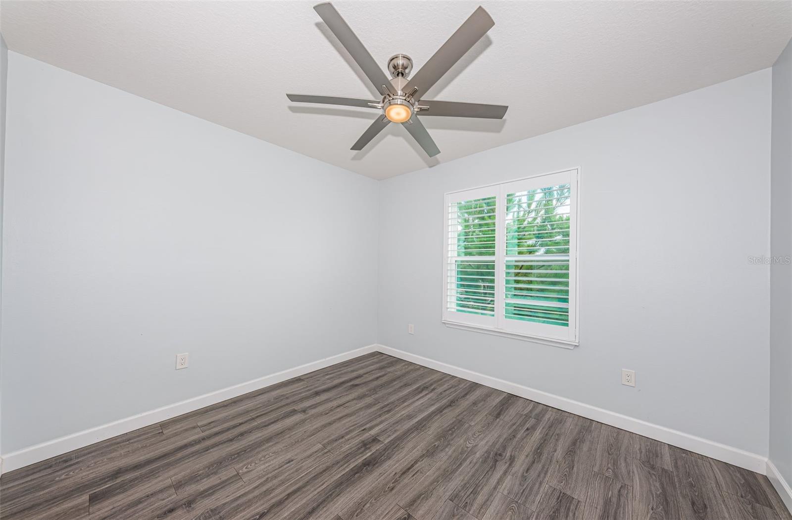 Image 19 of 41 For 575 53rd Avenue N
