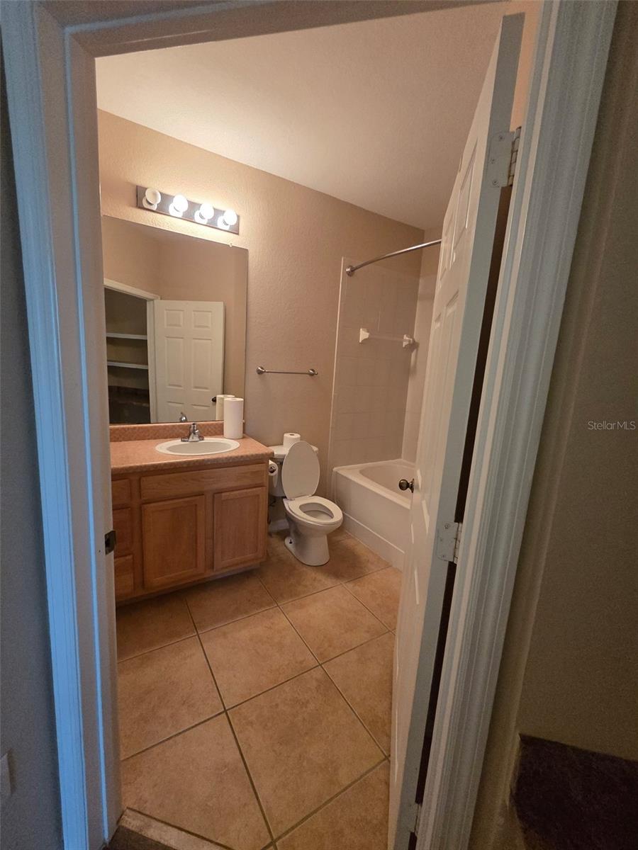 Image 7 of 10 For 10106 Courtney Oaks Circle 301