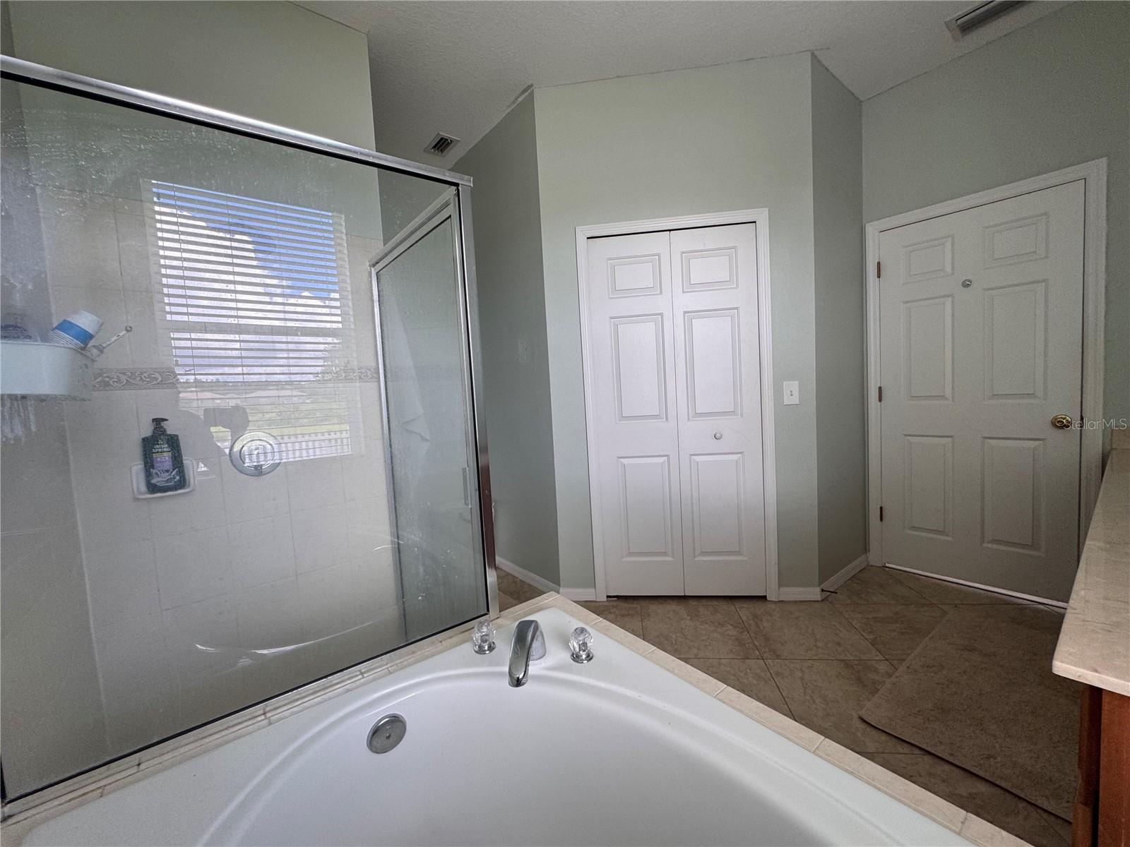 Image 19 of 27 For 3921 Stornoway Drive