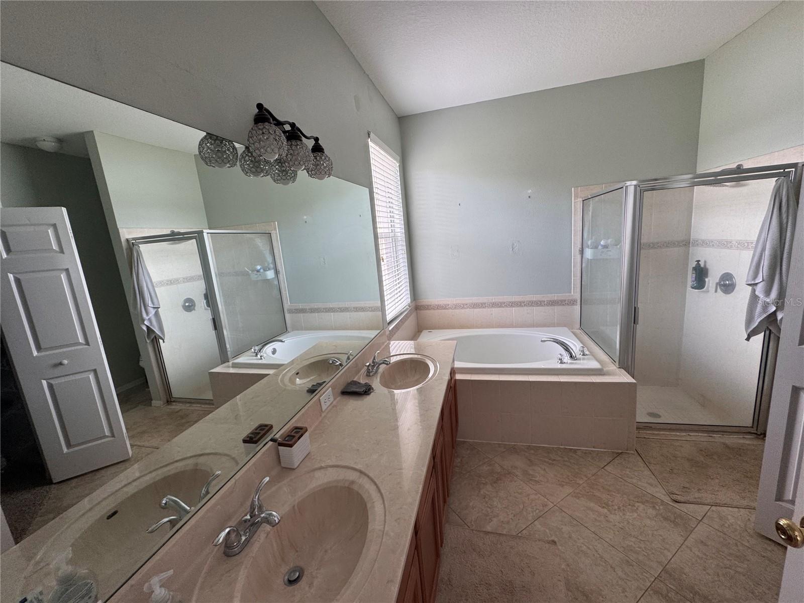 Image 20 of 27 For 3921 Stornoway Drive