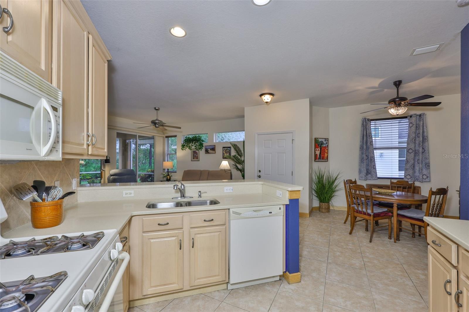Image 16 of 61 For 2050 Sifield Greens Way 19