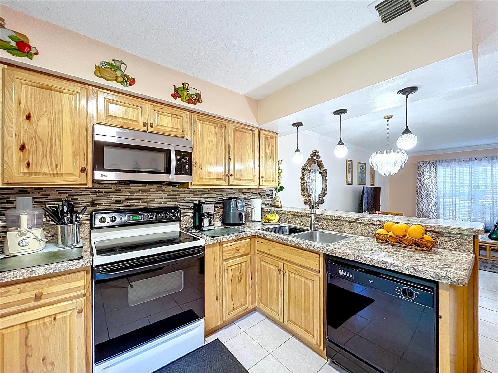 Image 10 of 36 For 4916 Sunnybrook Drive 14