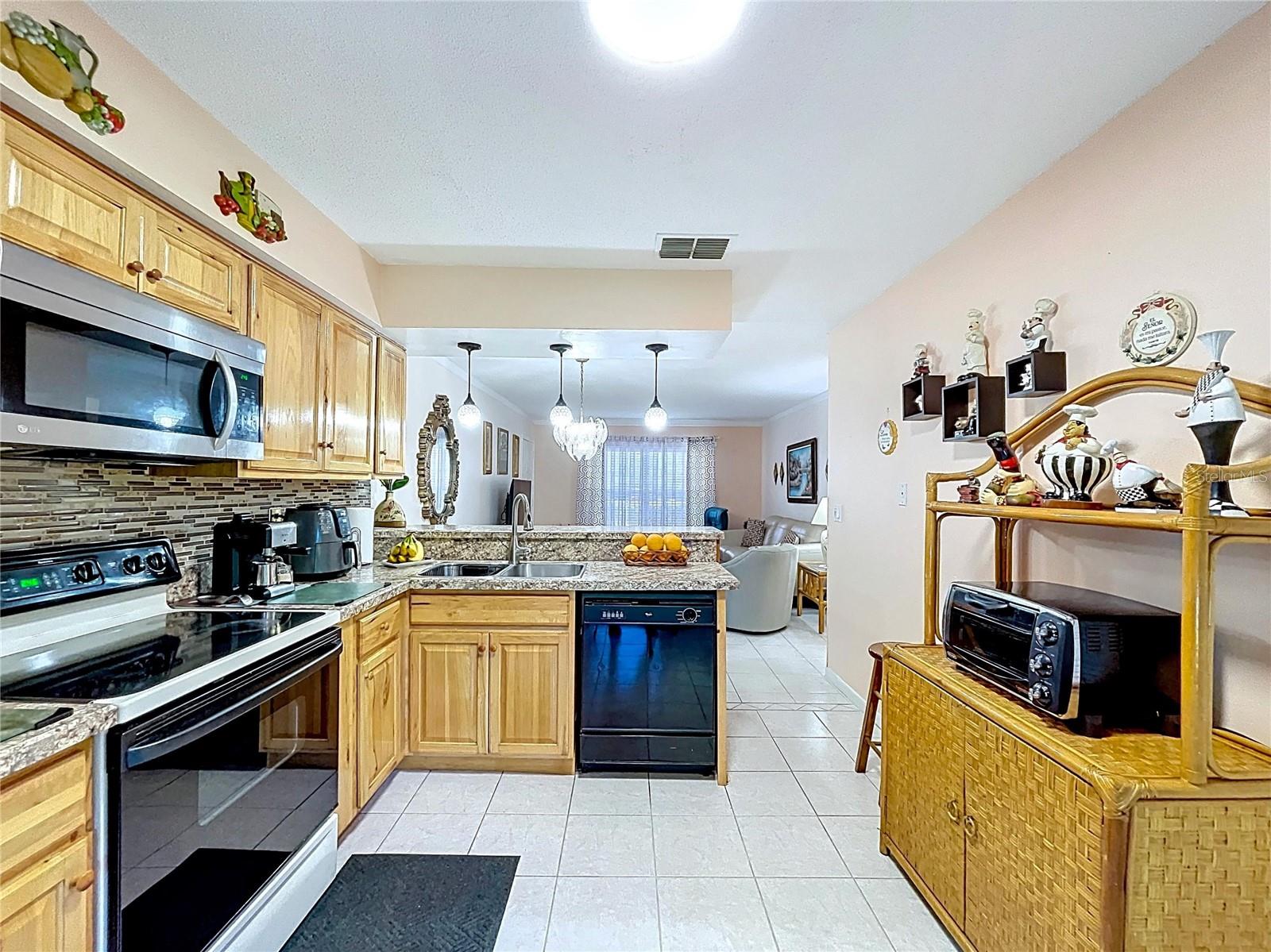 Image 12 of 36 For 4916 Sunnybrook Drive 14