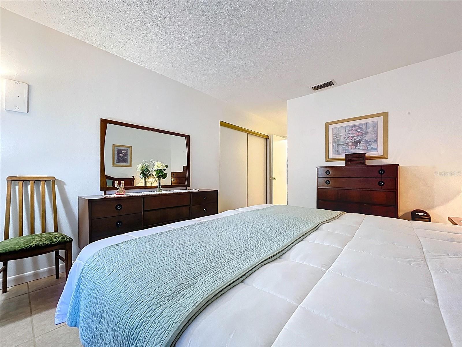Image 21 of 36 For 4916 Sunnybrook Drive 14