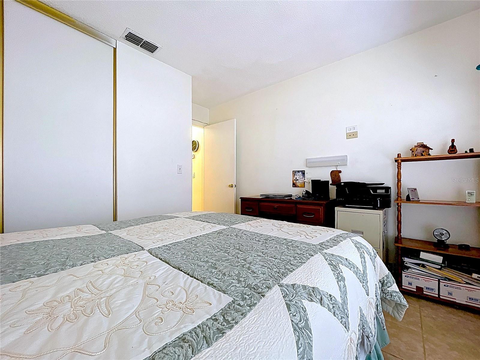 Image 25 of 36 For 4916 Sunnybrook Drive 14