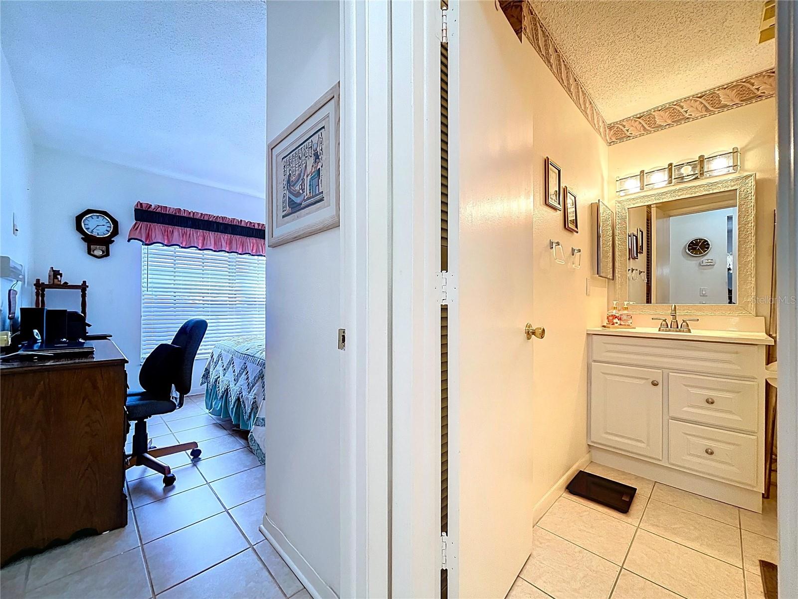 Image 26 of 36 For 4916 Sunnybrook Drive 14