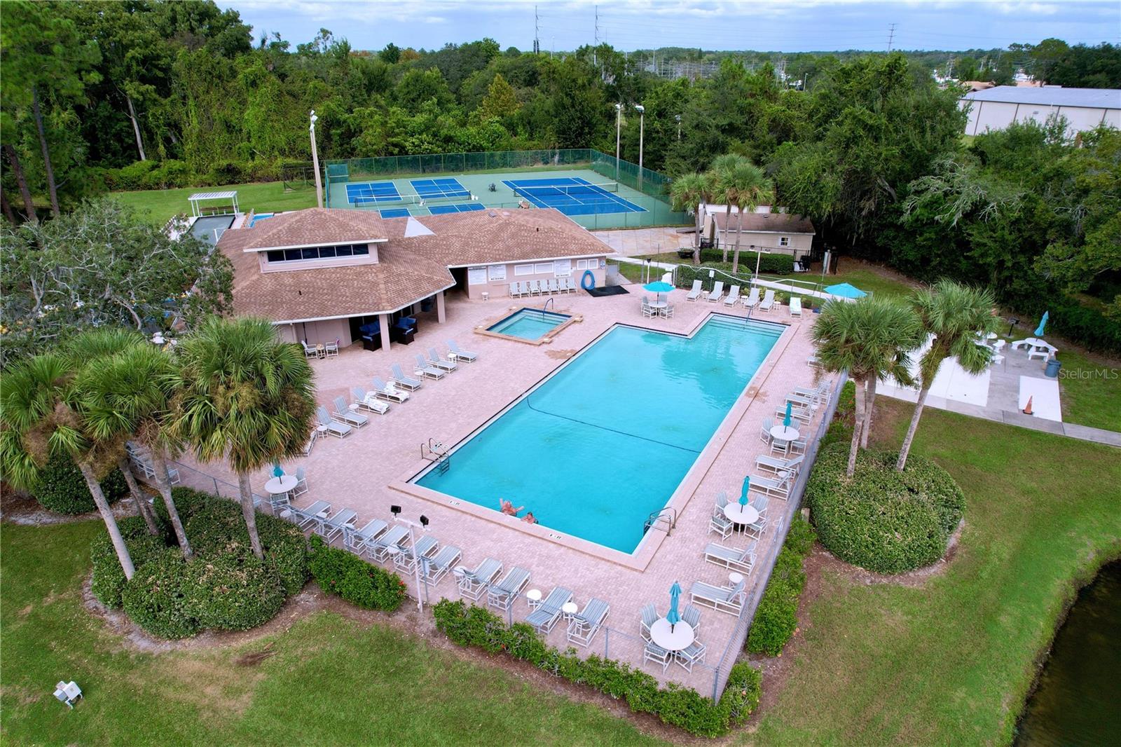 Image 32 of 36 For 4916 Sunnybrook Drive 14