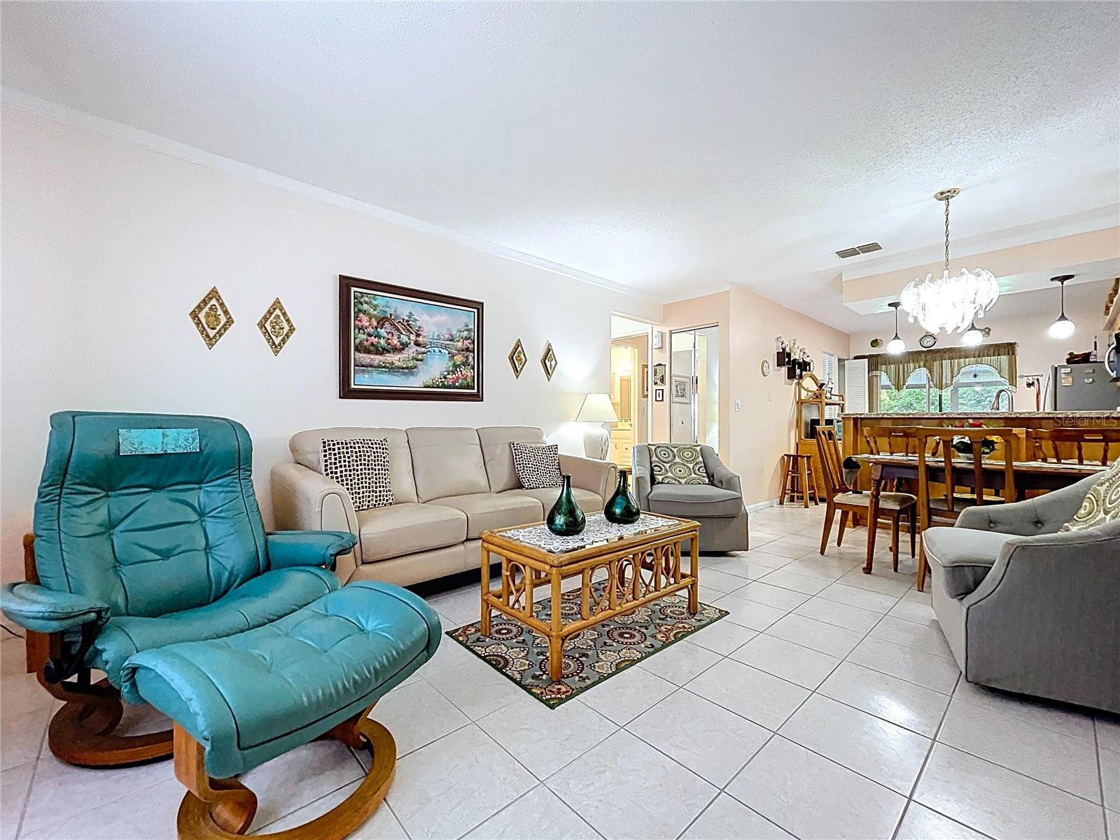 Image 5 of 36 For 4916 Sunnybrook Drive 14