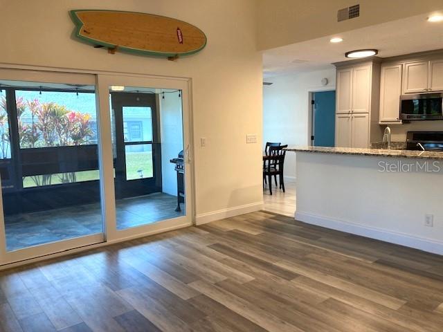 Image 8 of 49 For 1208 Litchfield Drive 39