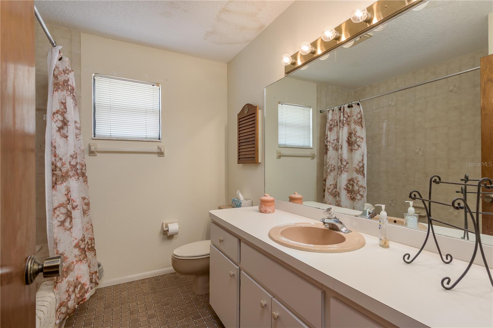 Image 17 of 26 For 7320 Hatteras Drive