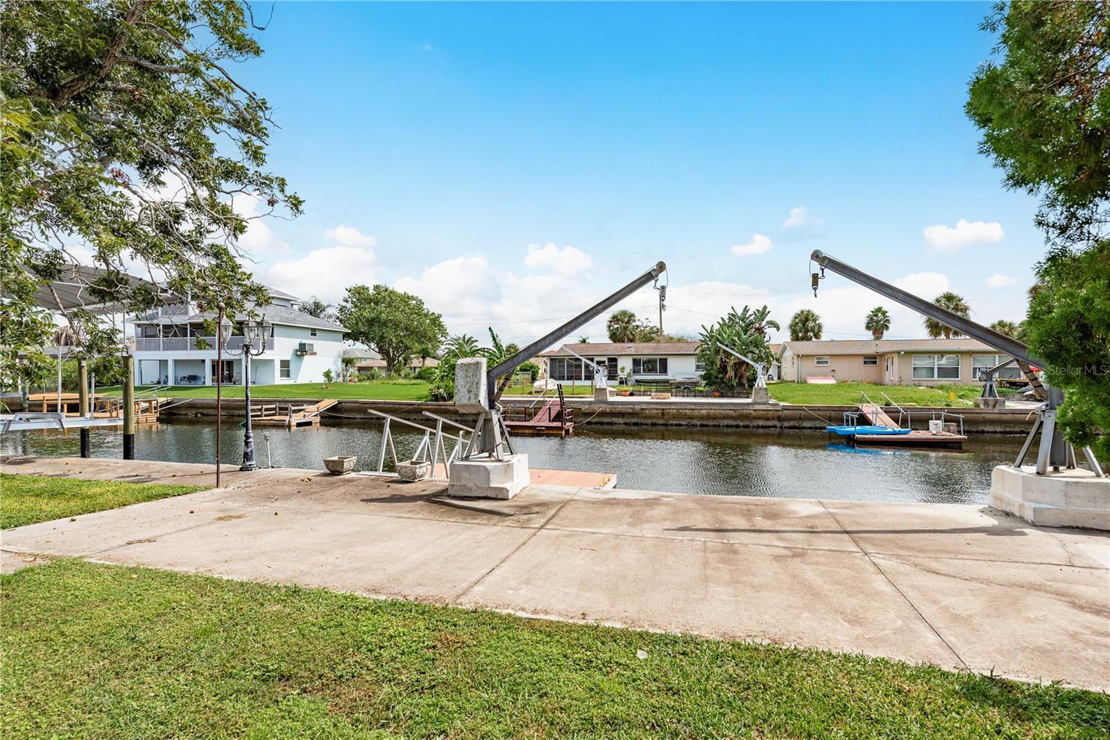 Image 23 of 26 For 7320 Hatteras Drive