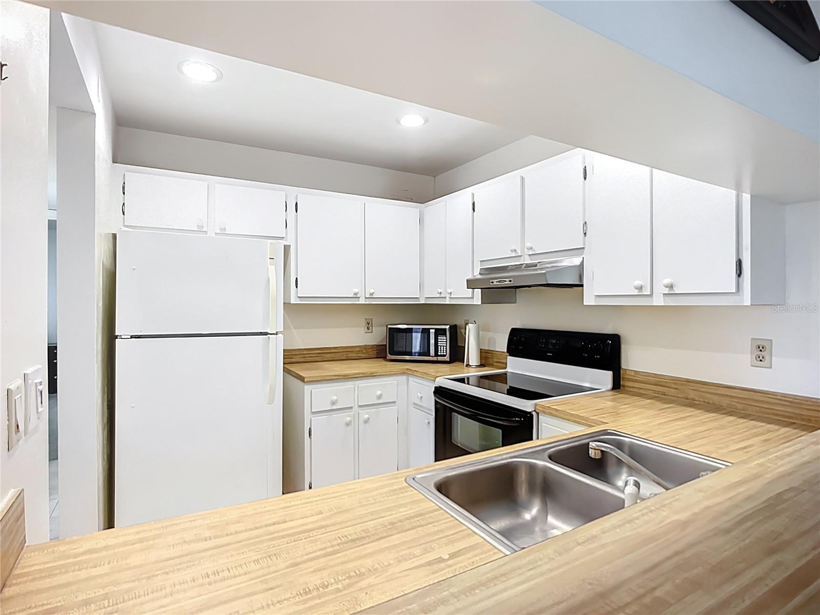 Image 11 of 36 For 3283 Beneva Road 101