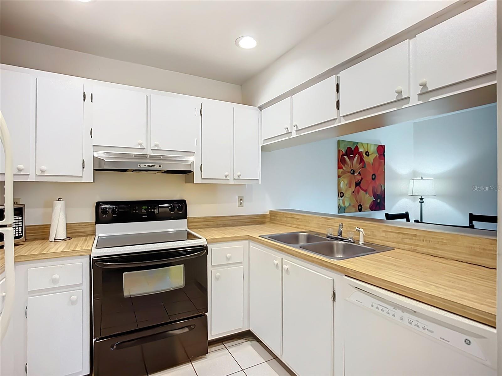 Image 12 of 36 For 3283 Beneva Road 101