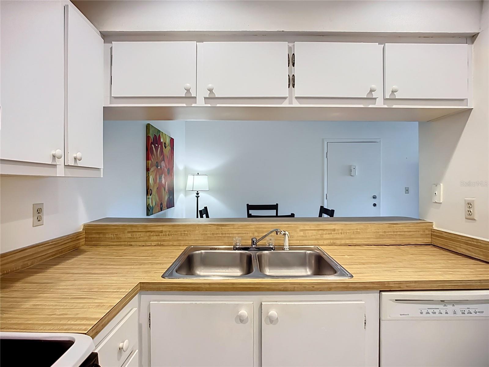 Image 13 of 36 For 3283 Beneva Road 101