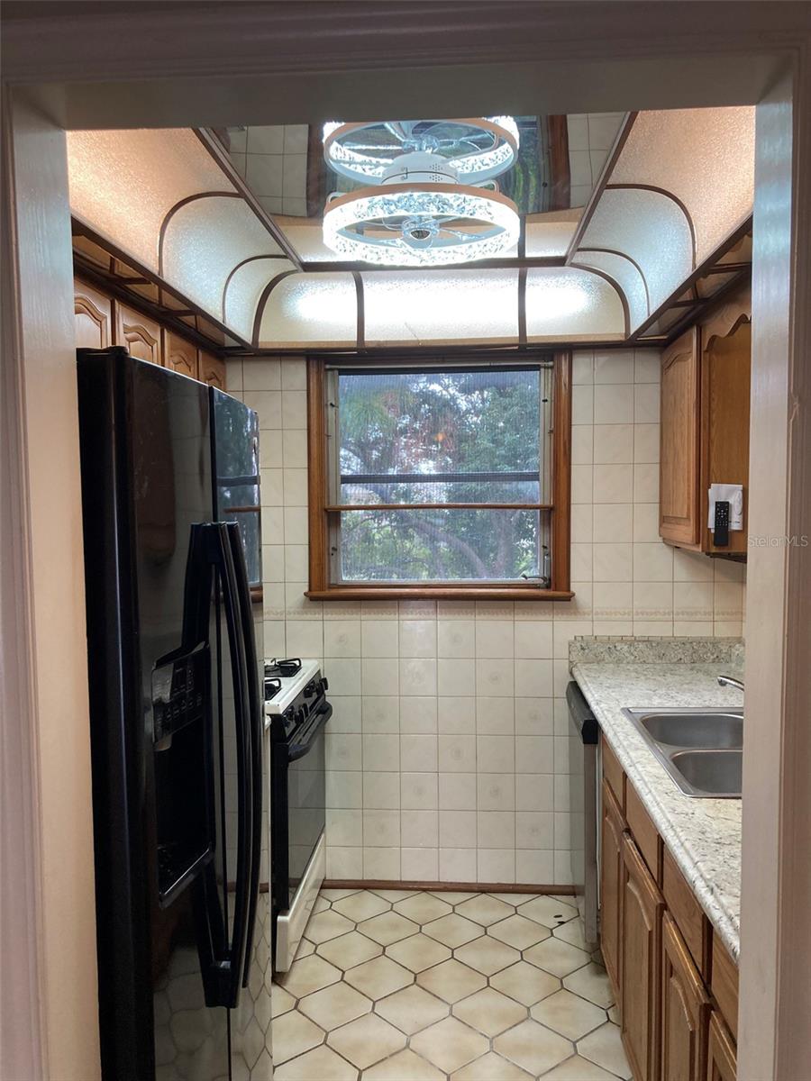 Image 9 of 52 For 5660 80th Street N C205