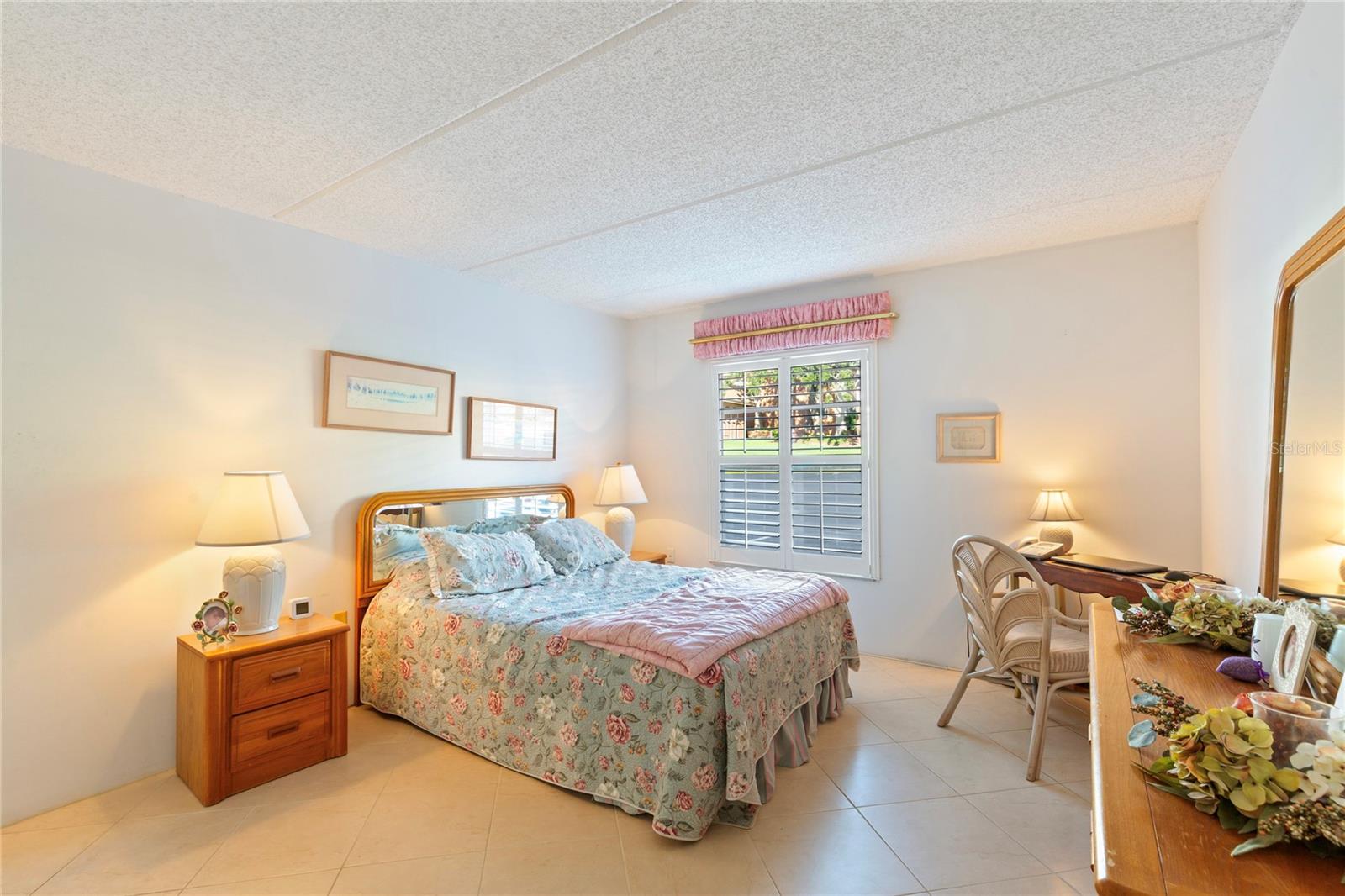 Image 21 of 37 For 12760 Indian Rocks Road 516
