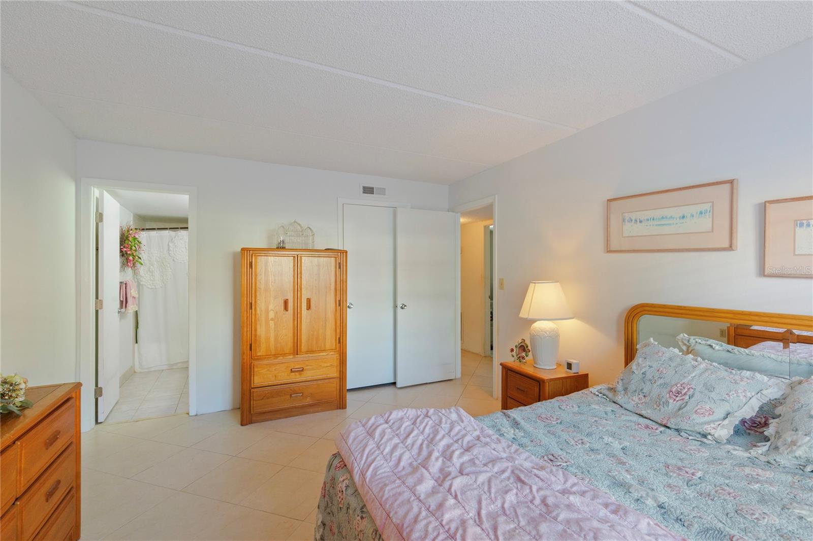 Image 22 of 37 For 12760 Indian Rocks Road 516