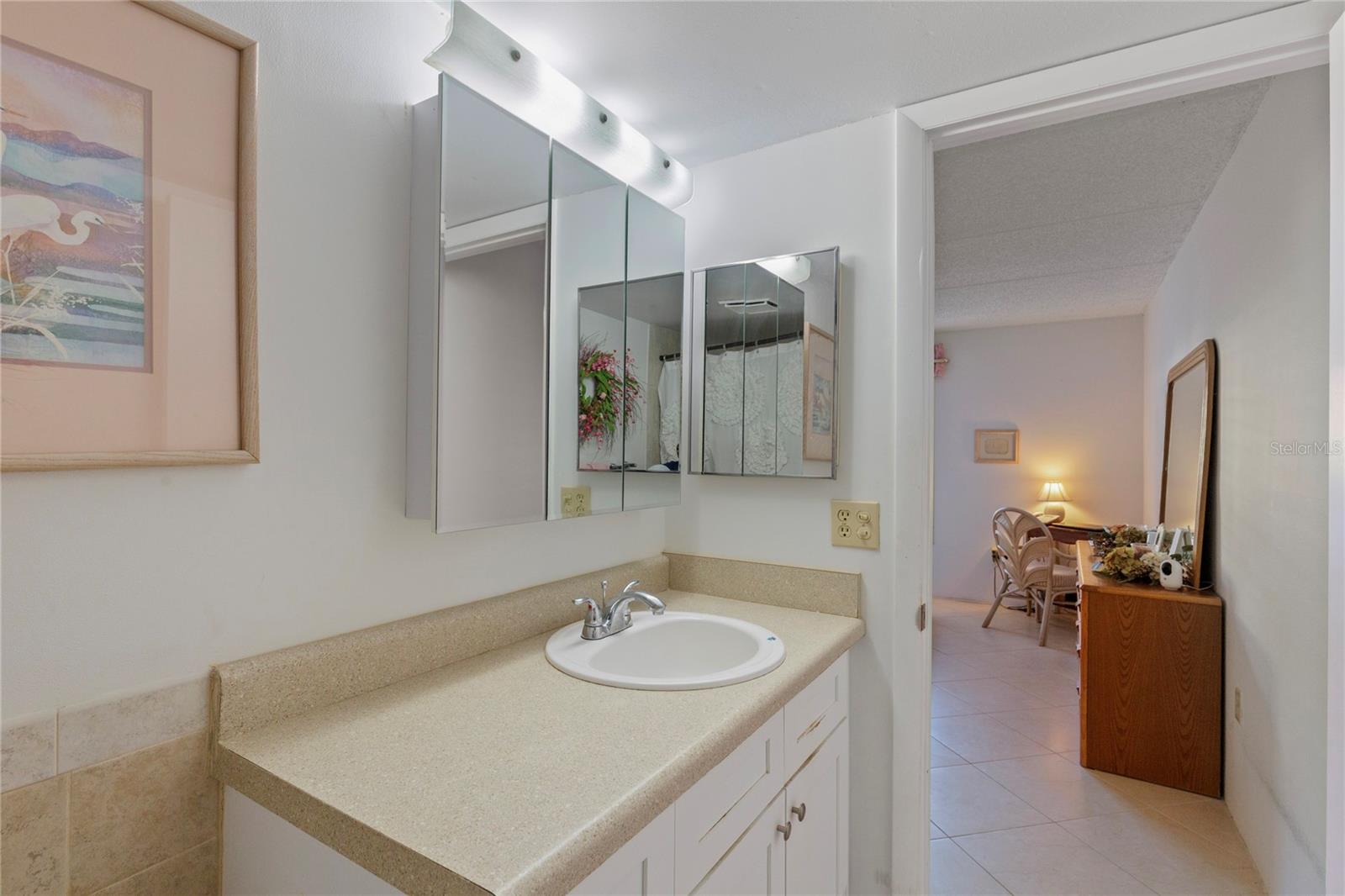 Image 27 of 37 For 12760 Indian Rocks Road 516