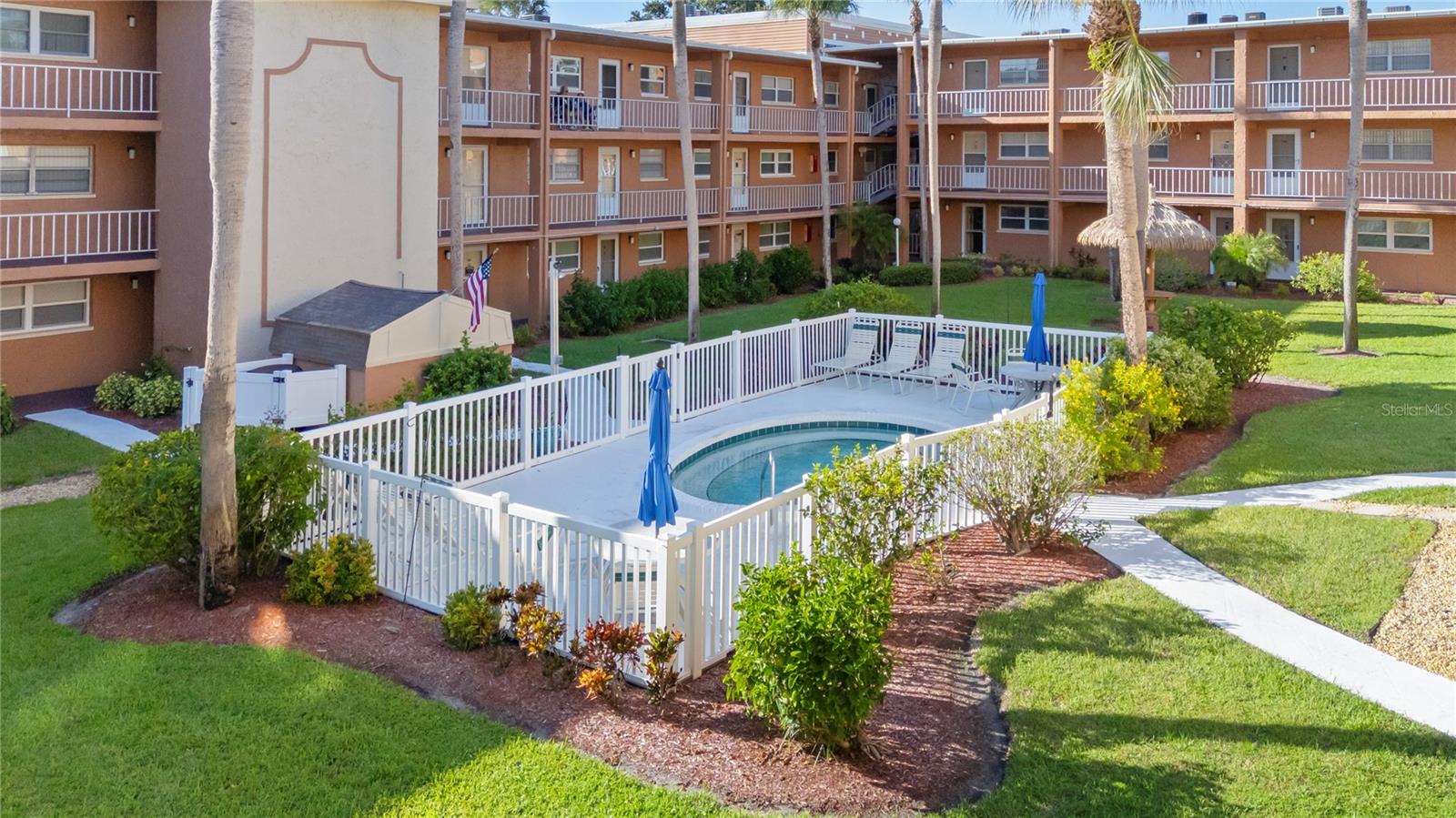 Image 32 of 37 For 12760 Indian Rocks Road 516
