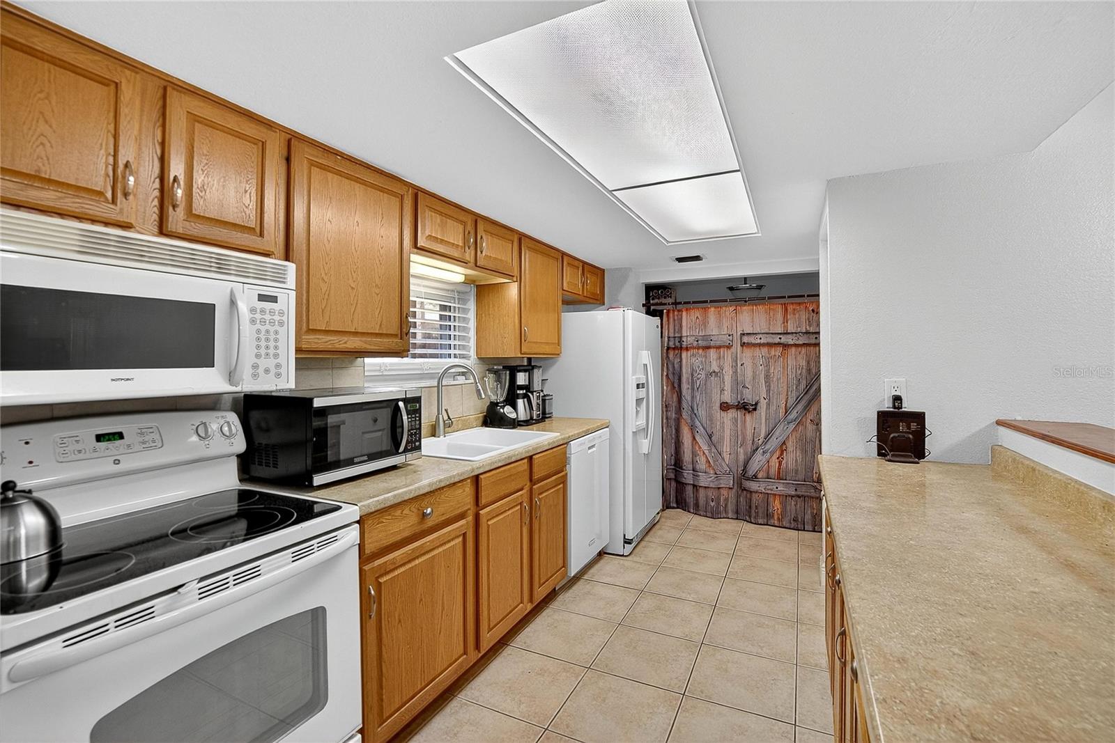 Image 2 of 17 For 8003 Hibiscus Drive 0