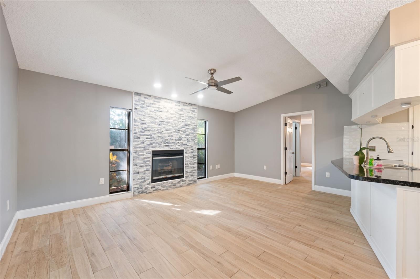 Image 16 of 42 For 6307 Shane Lane