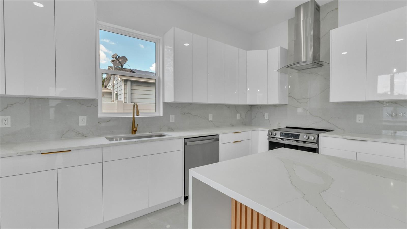 Image 11 of 39 For 3320 Tarlton Street N