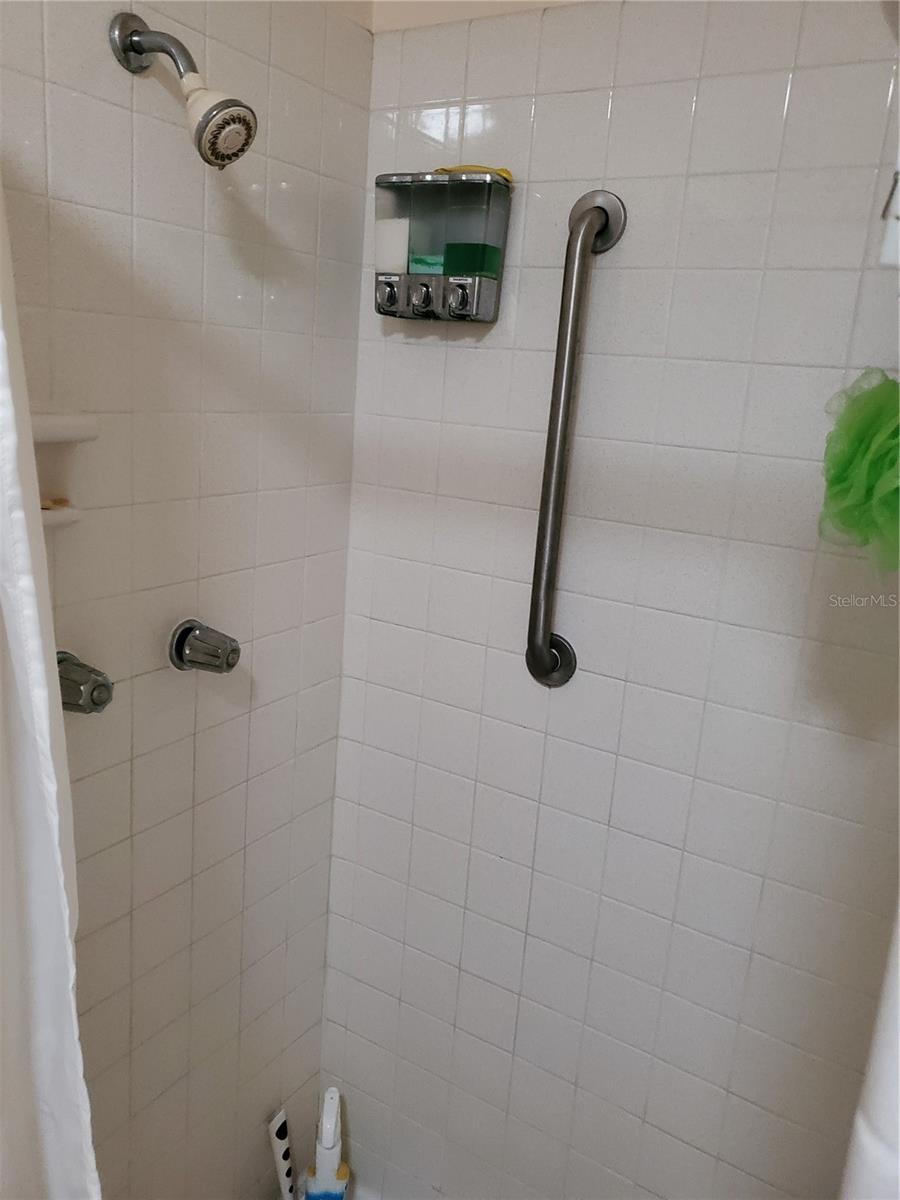 Image 20 of 26 For 1905 Canterbury Lane E-9