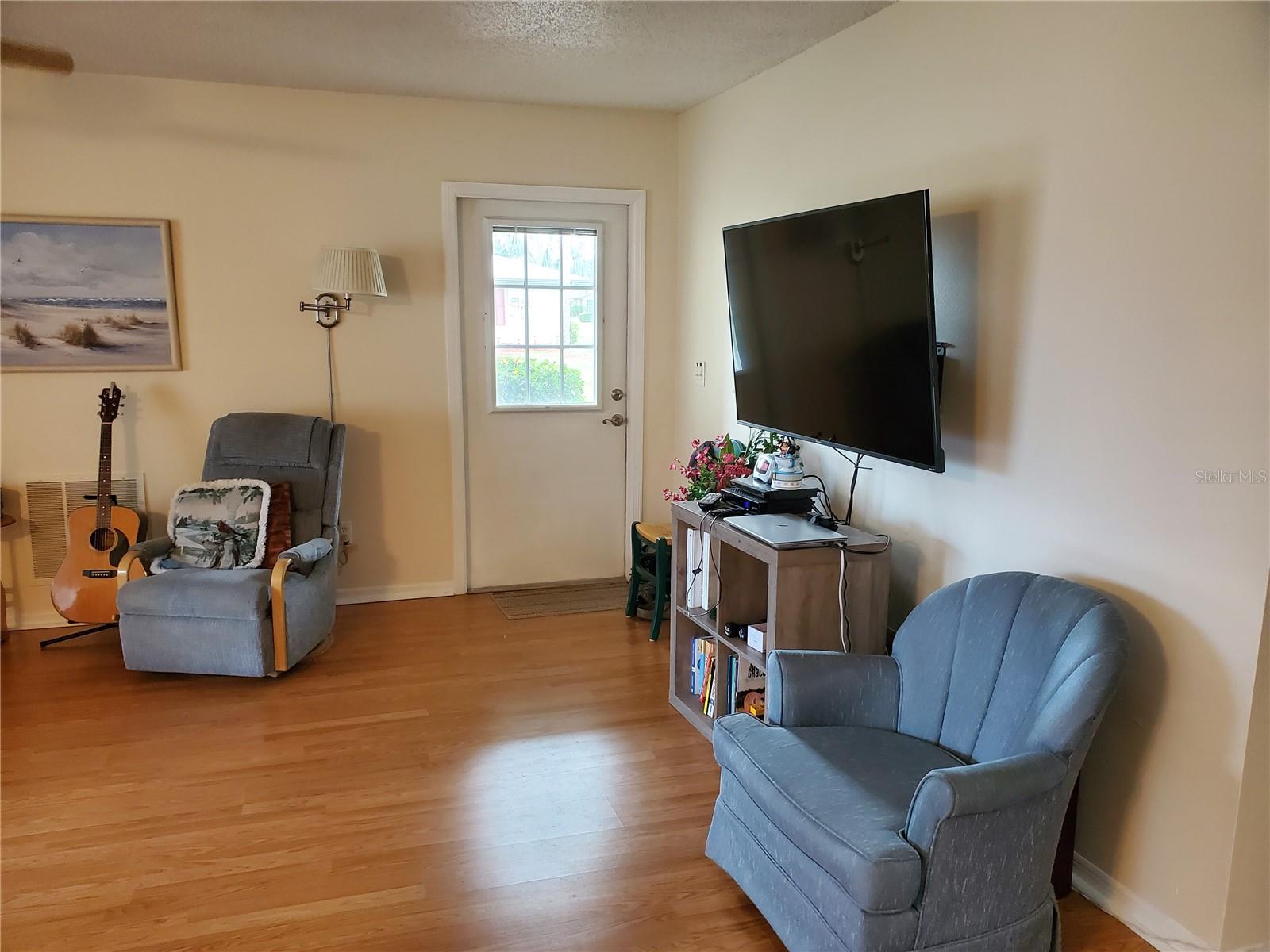 Image 8 of 26 For 1905 Canterbury Lane E-9