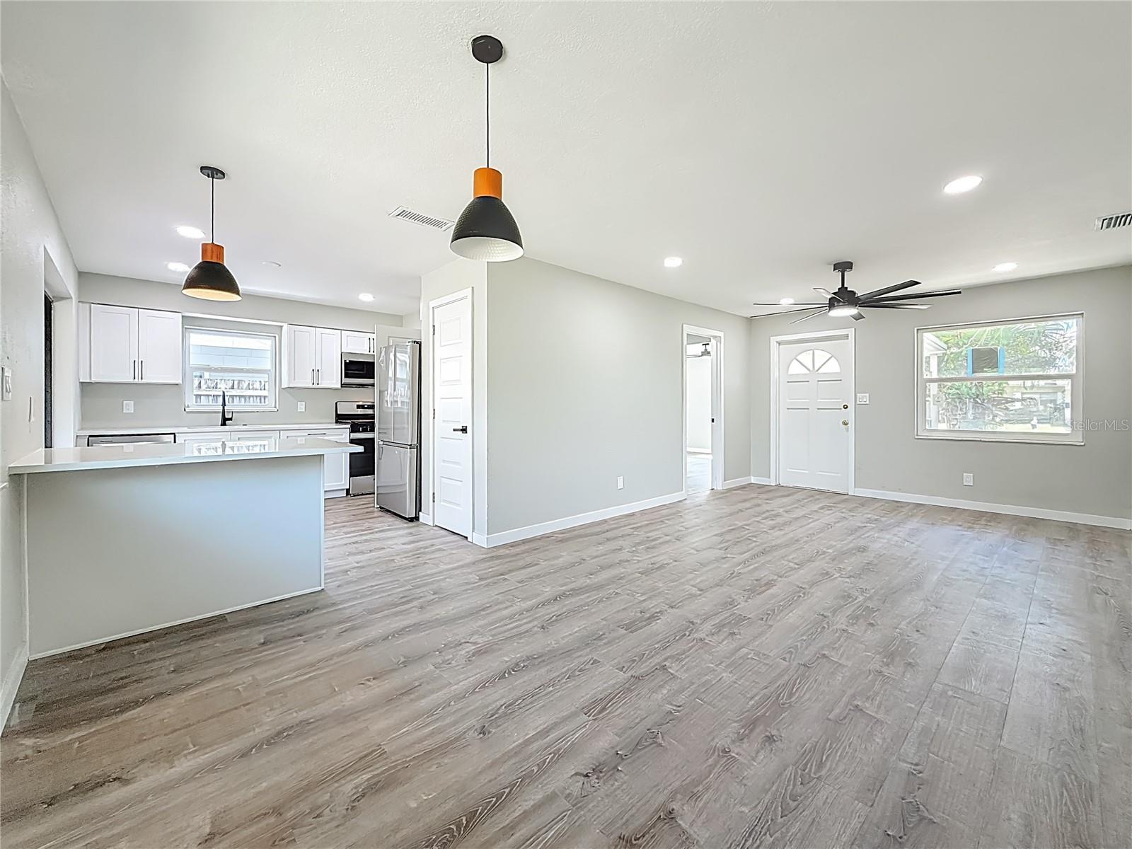 Image 4 of 81 For 5643 86th Avenue N