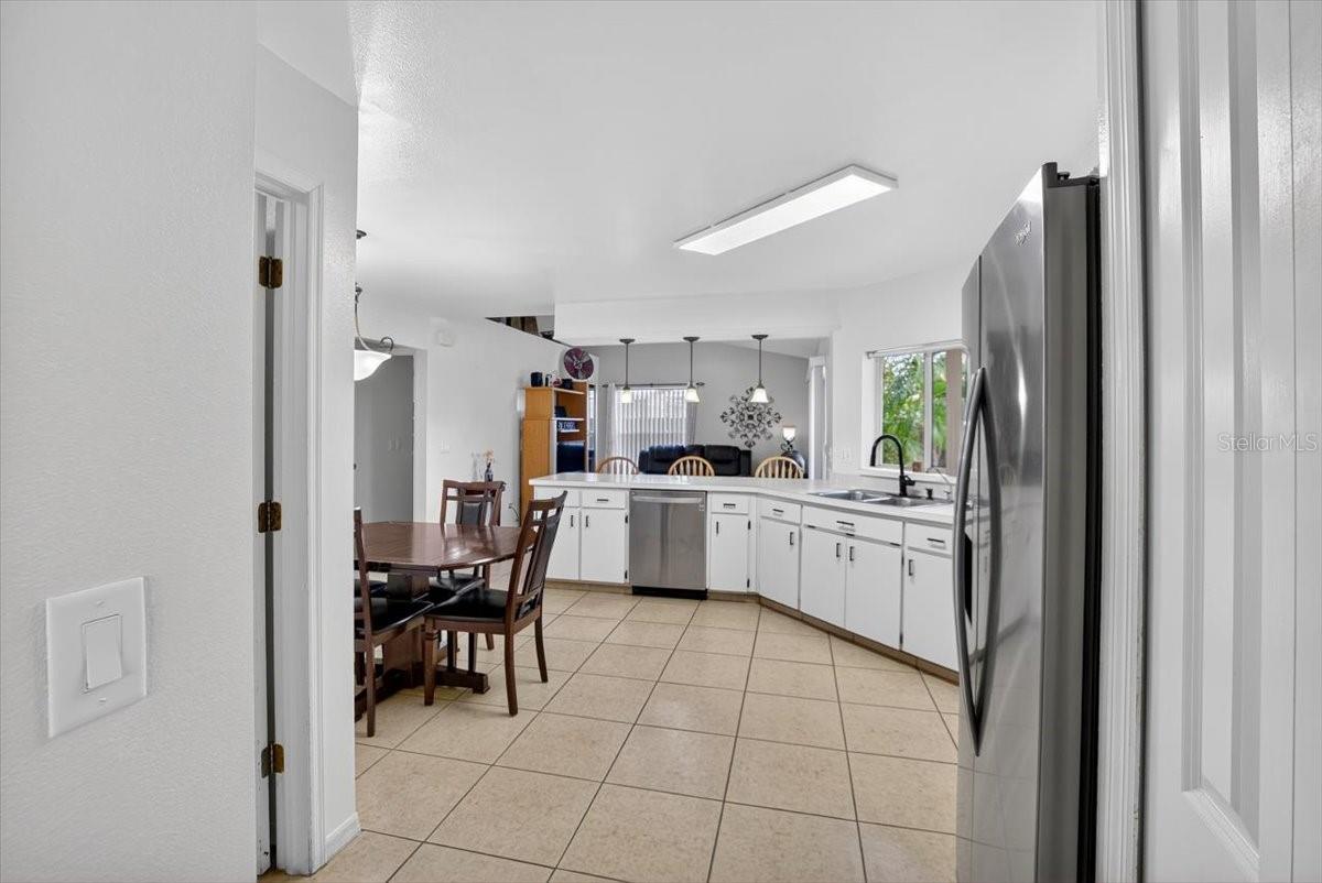 Listing photo id 18 for 1701 Staysail Drive