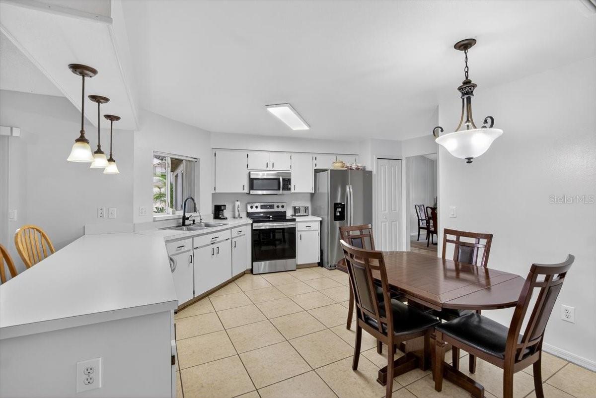 Listing photo id 20 for 1701 Staysail Drive