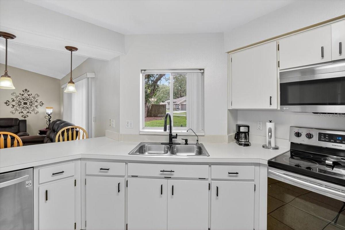 Listing photo id 21 for 1701 Staysail Drive