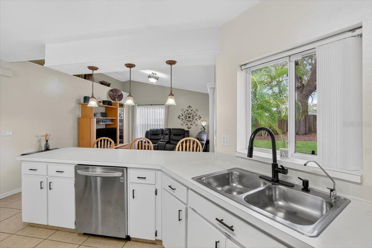 Listing photo id 22 for 1701 Staysail Drive