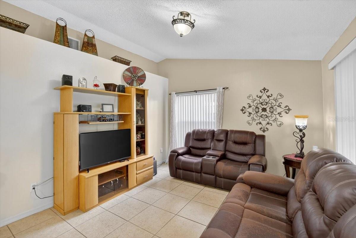 Listing photo id 26 for 1701 Staysail Drive