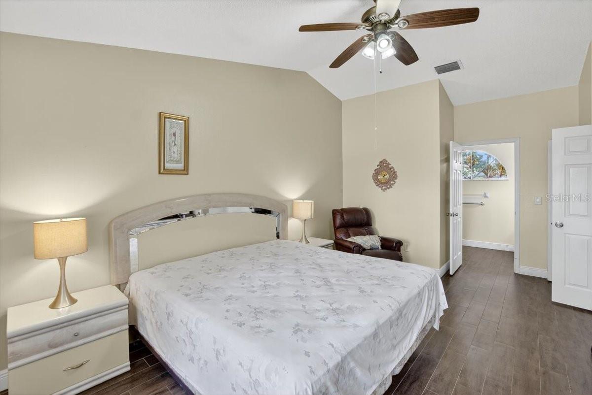 Listing photo id 31 for 1701 Staysail Drive