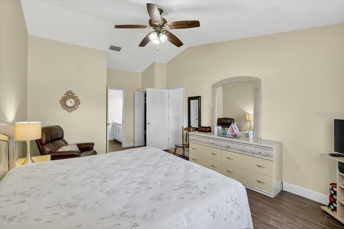 Listing photo id 32 for 1701 Staysail Drive