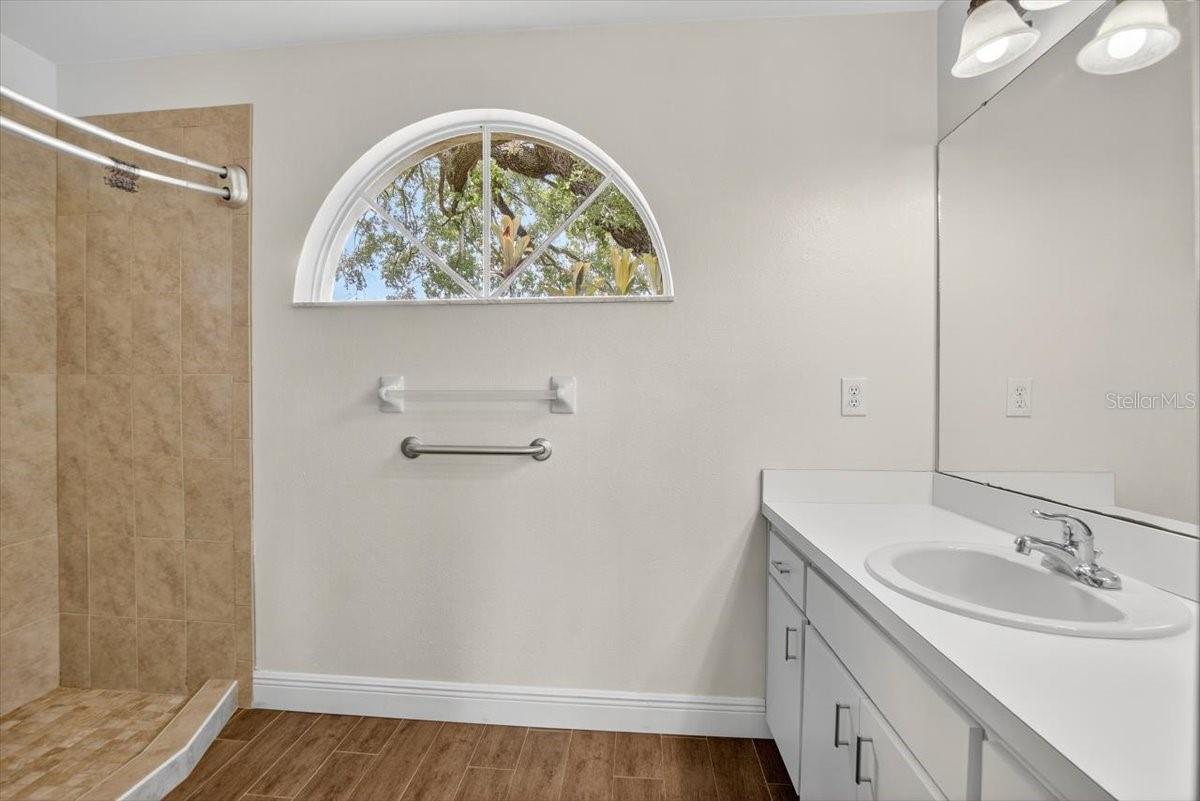 Listing photo id 33 for 1701 Staysail Drive