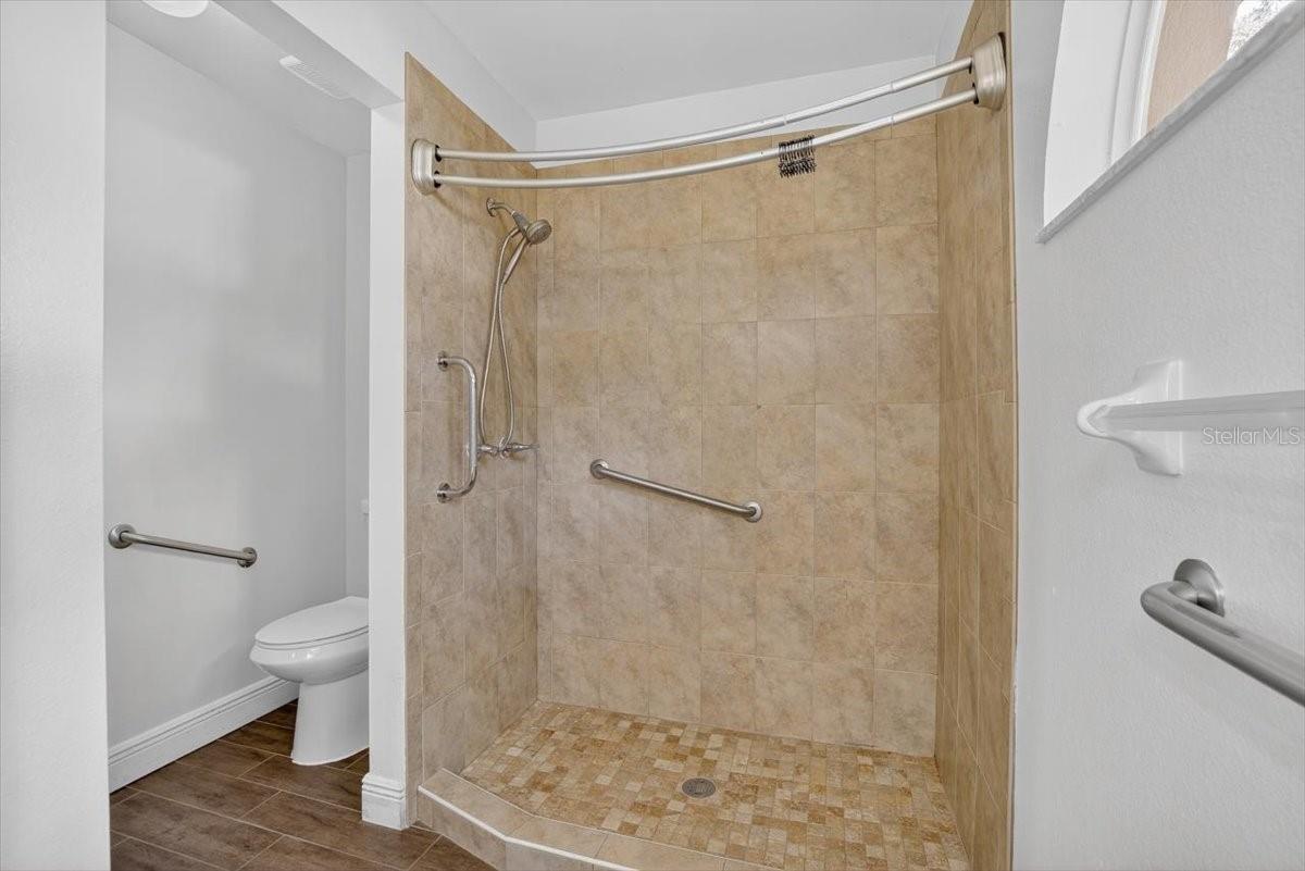 Listing photo id 35 for 1701 Staysail Drive